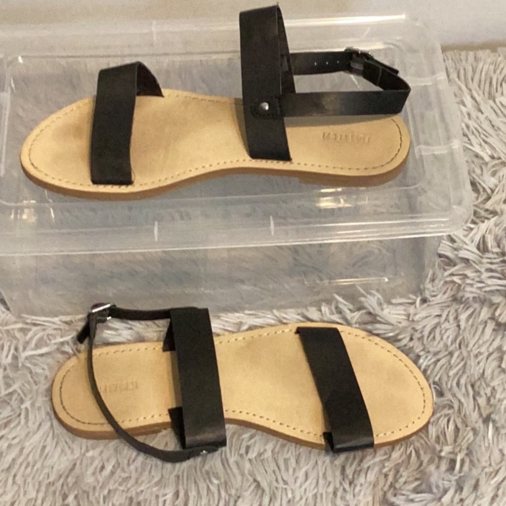 Forever 21 black flat sandals